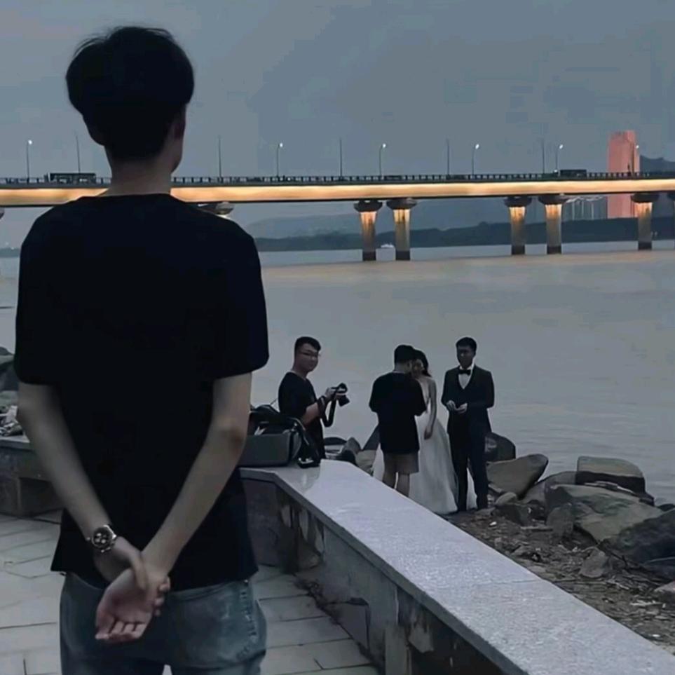 我好困.