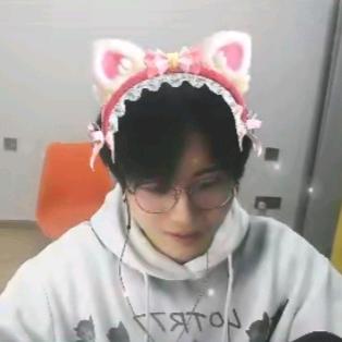 心安走错女浴室，被人家当自助机器用了一天