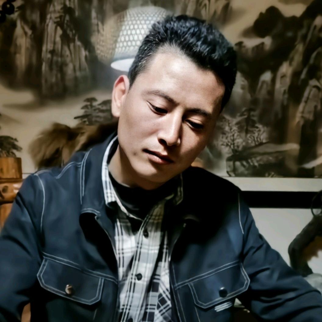 高牌地板 塑胶地板 石塑地板 自流平