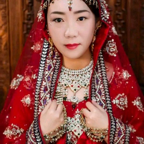 我在新疆上班，高高兴兴上班，平平安安回家