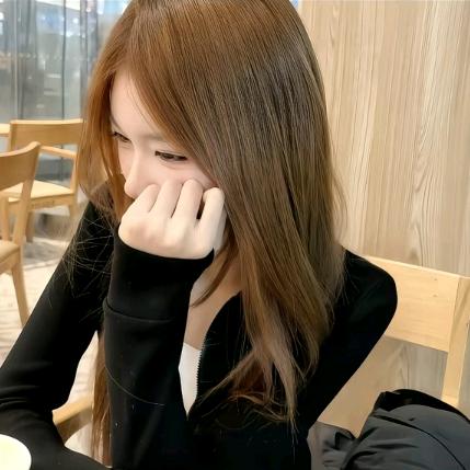 纯情忧郁霸总爱上性感大蟑螂