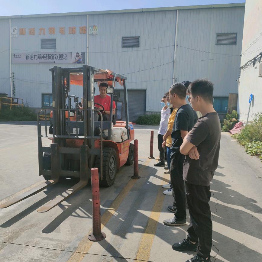 诚材叉车电工焊工挖掘机铲车培训考证