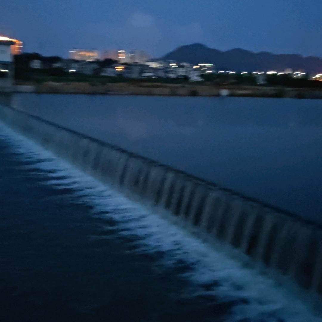 我在等风…
