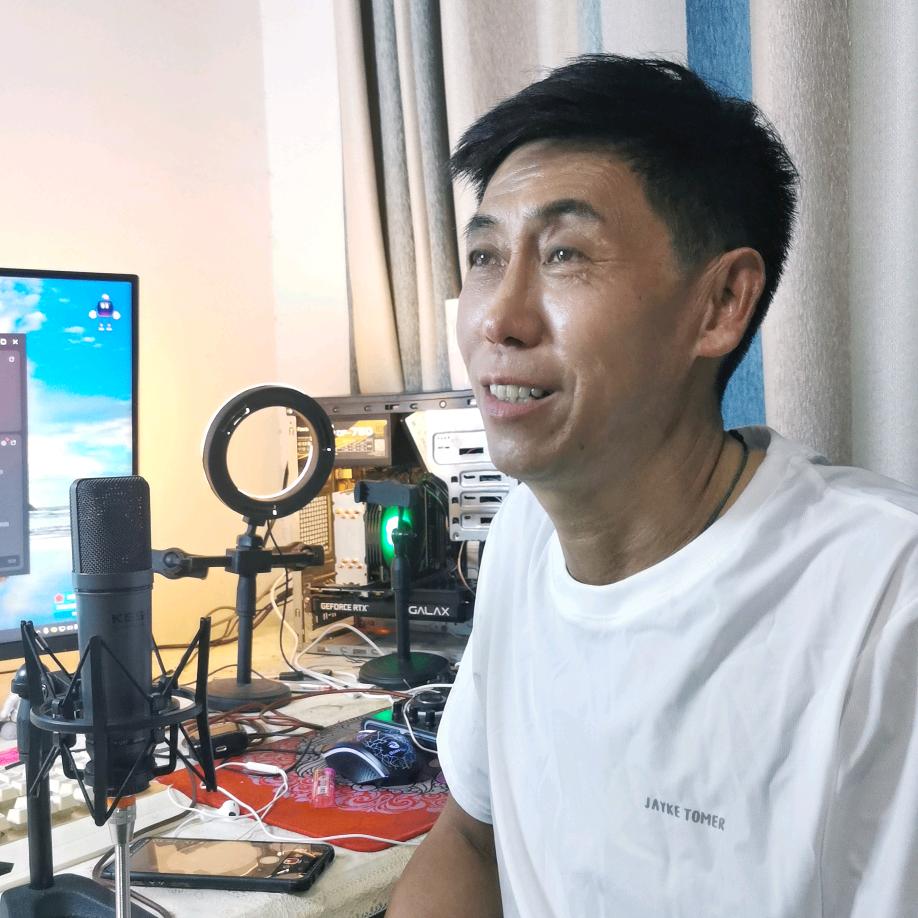 刁师喜欢唱歌。