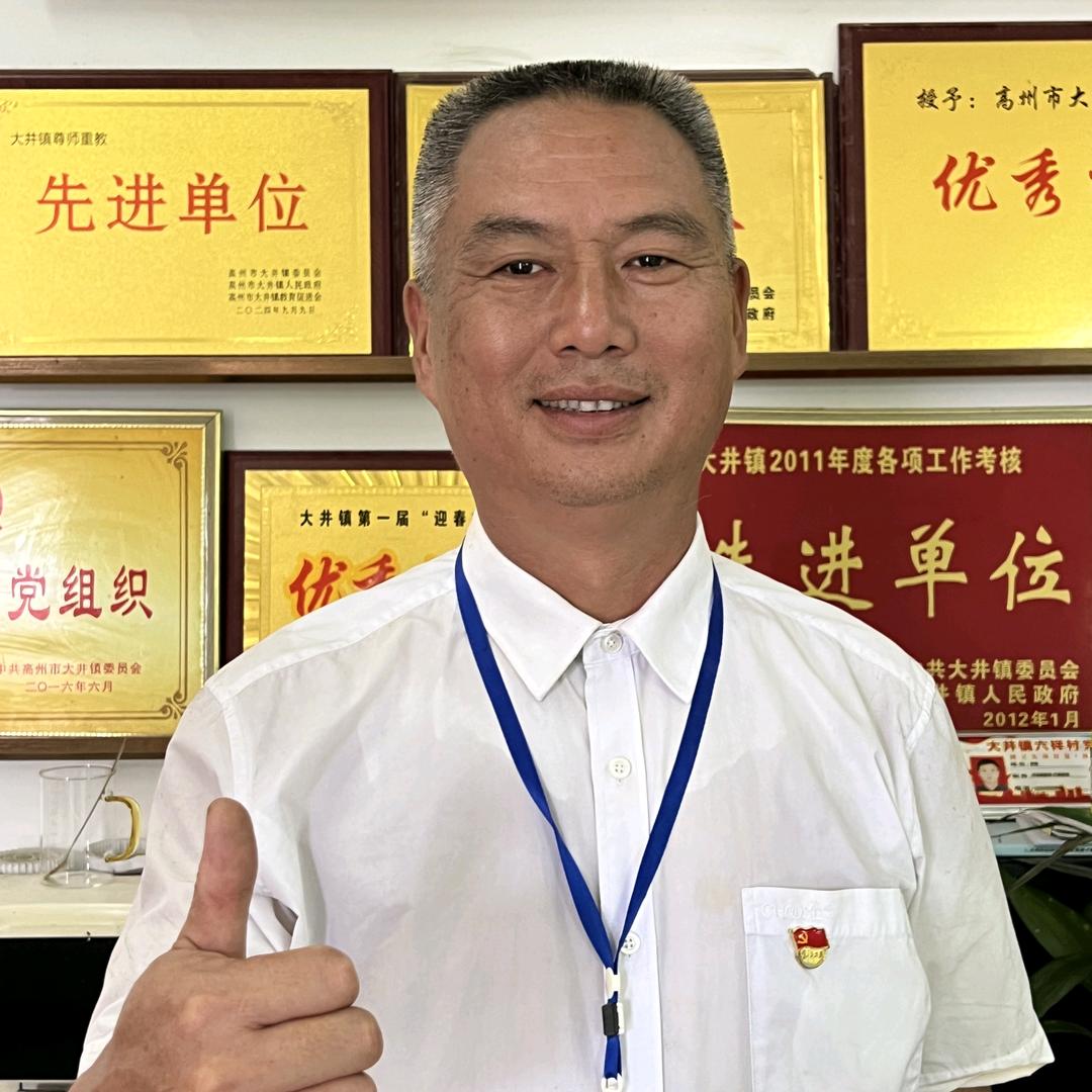 70村支书冯兴伟
