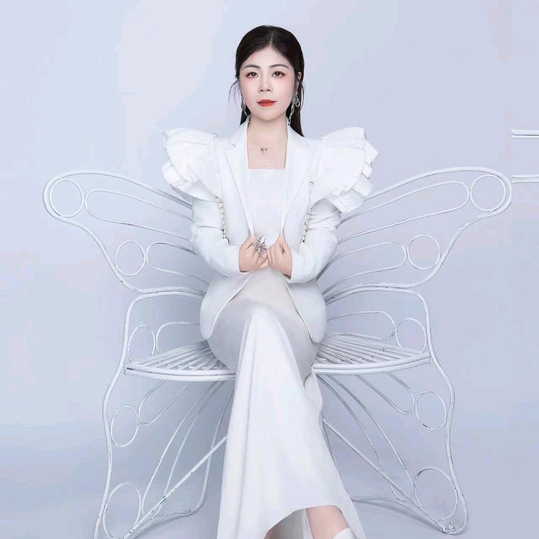 努力卖寿司的花姐