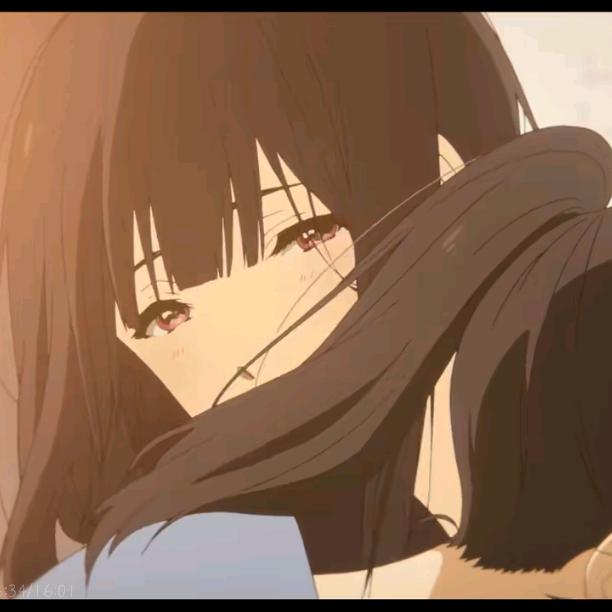 在此