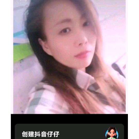 何三三