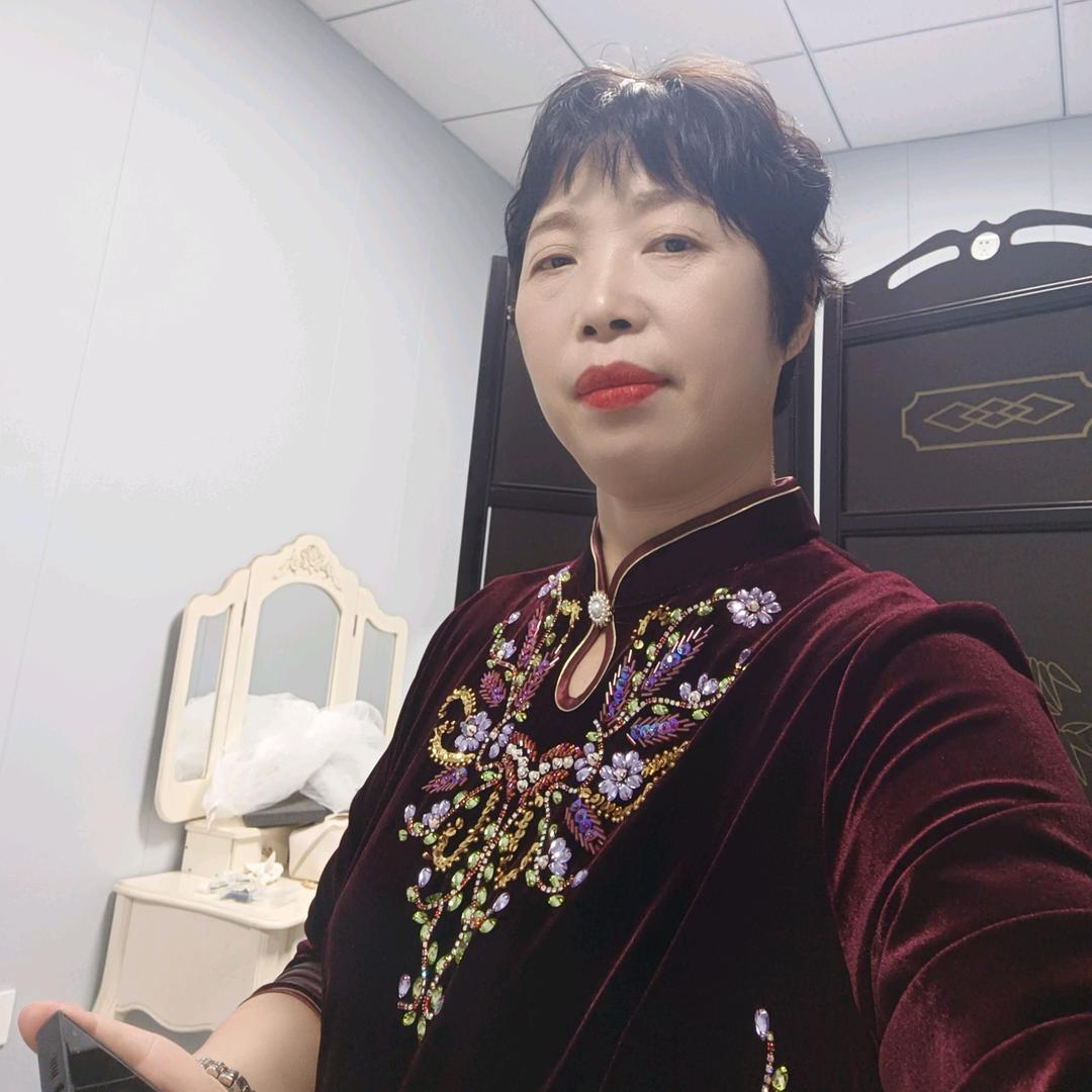 新安镇尤尼可乐家纺一萍萍