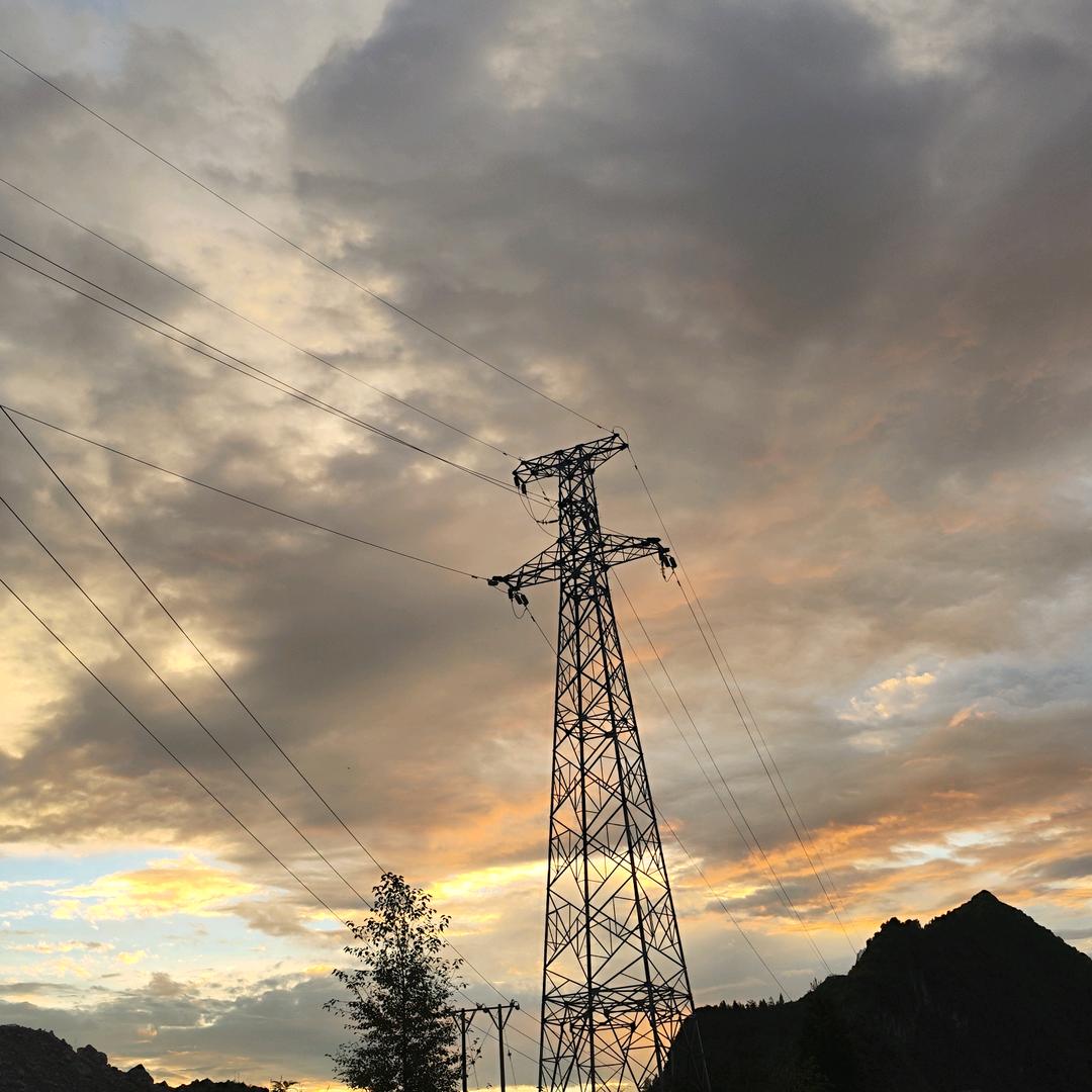 不爱说话的话痨