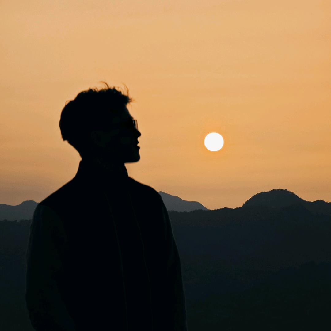 被婚礼耽误的十八线导演