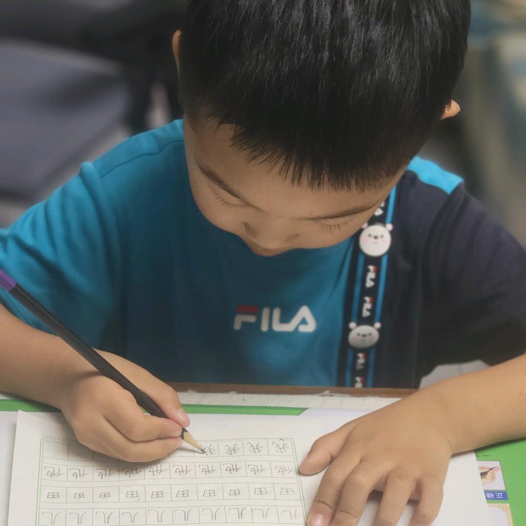 小梁写规范字(清睿习墨)