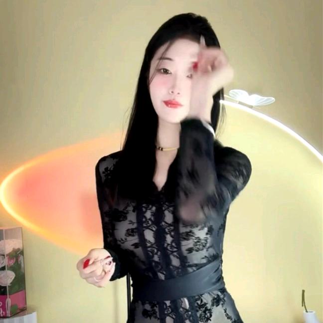 M………