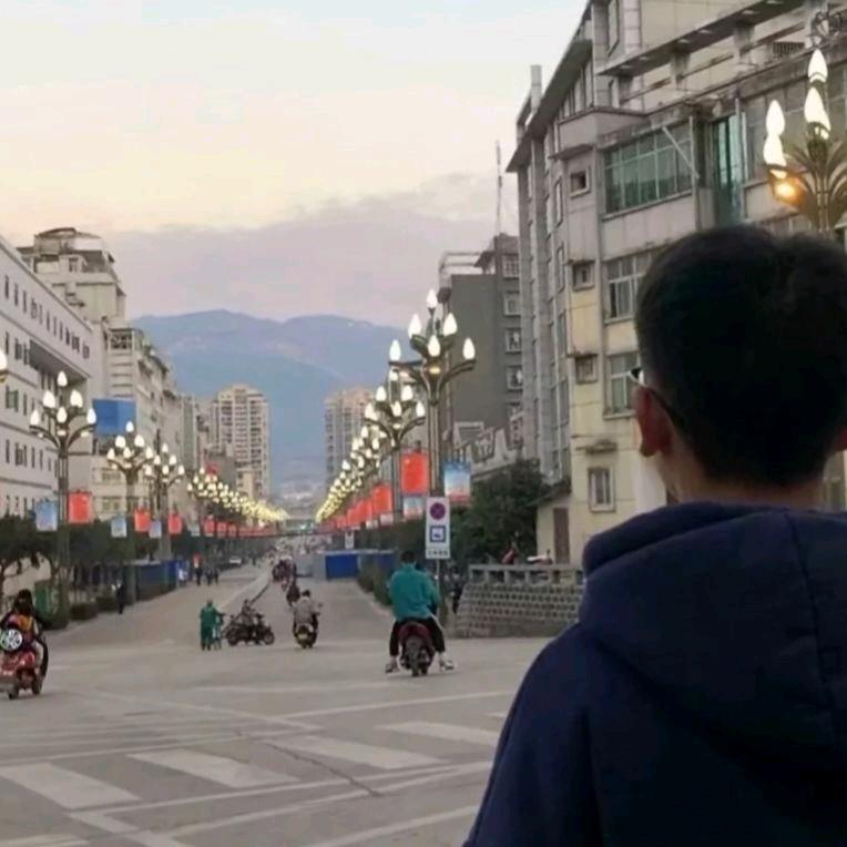 (￣ ii ￣;) 吸溜(￣＂￣