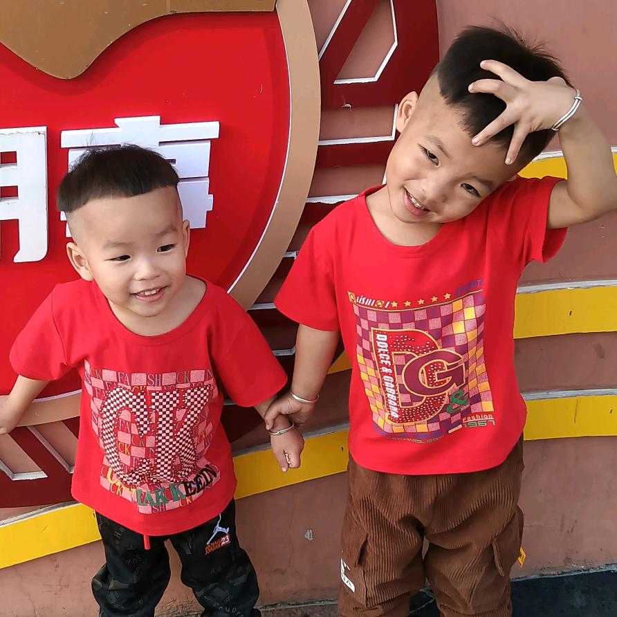 "👩‍❤️‍👩二🌹妹👩‍👧‍