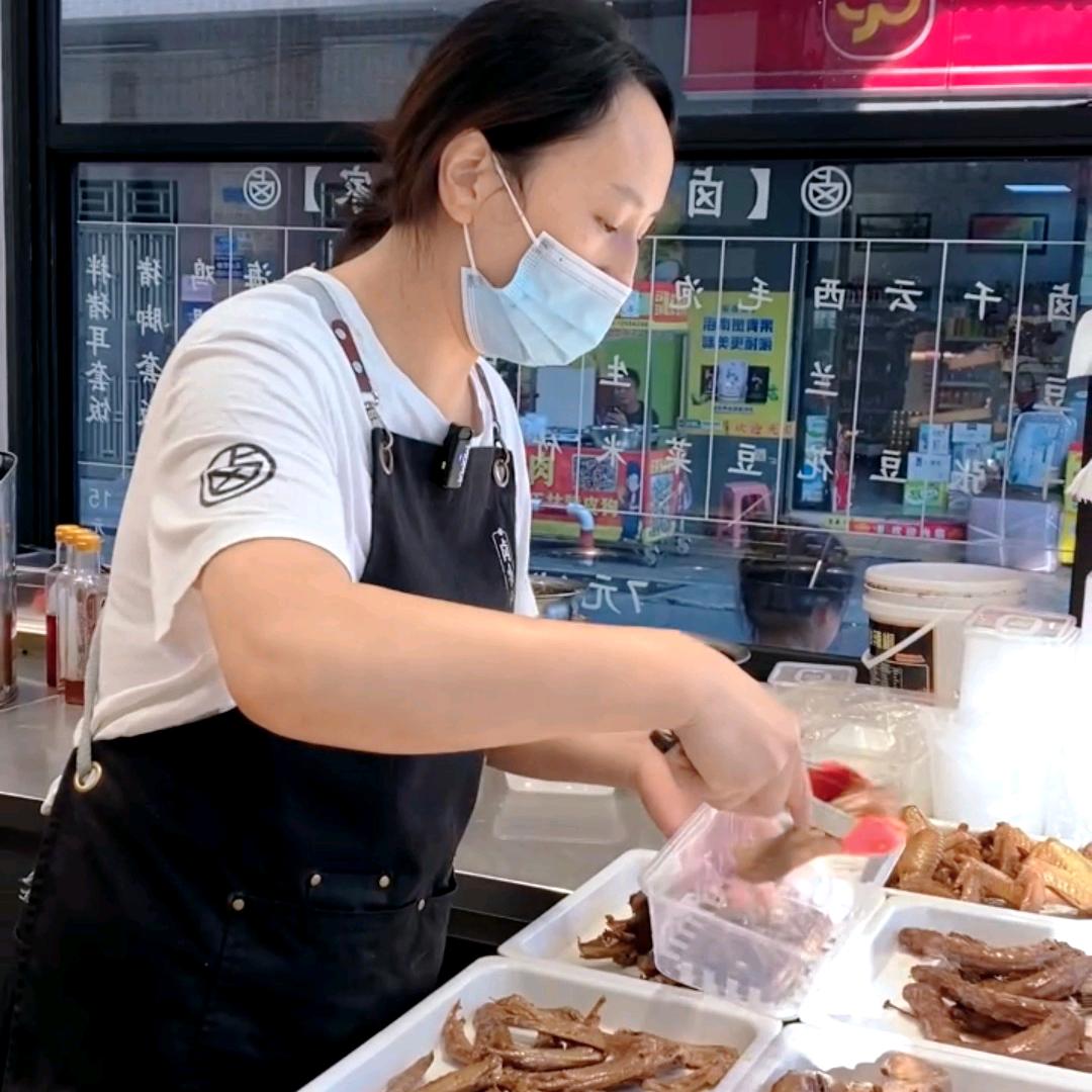 做卤味的刘姐
