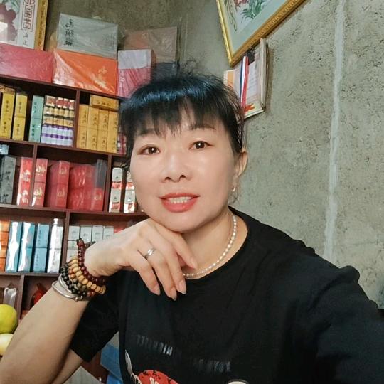 黄姐  两孩子的宝妈