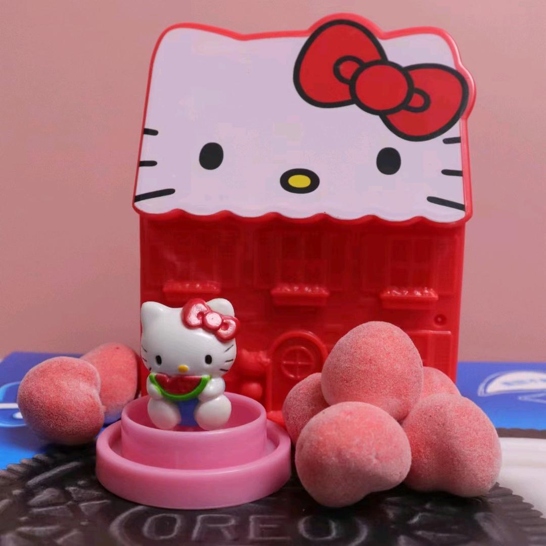 桃子与西瓜玩具摊