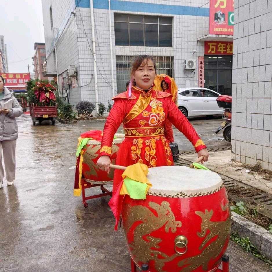 （云姐）黄茅乡村姐妹鼓舞团