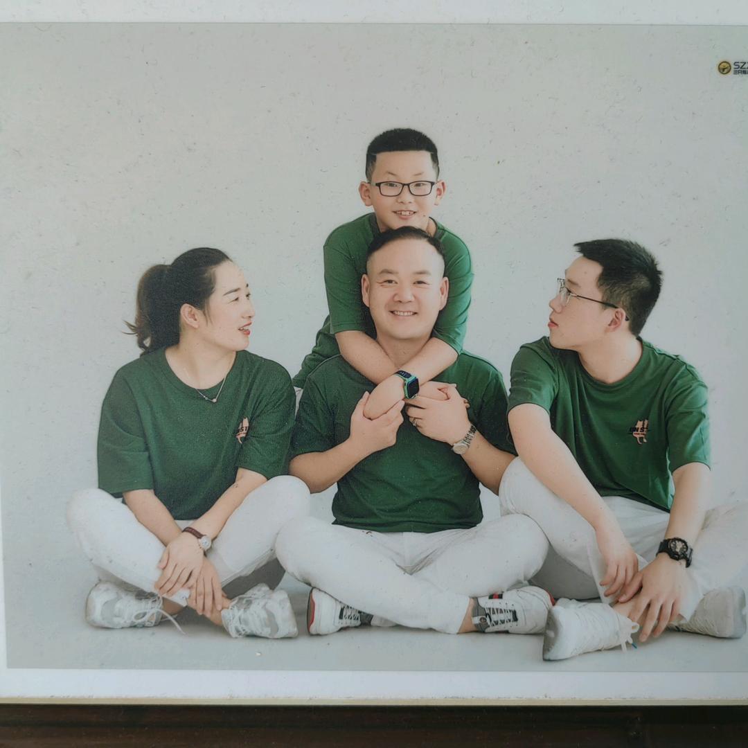 欣荣制衣
