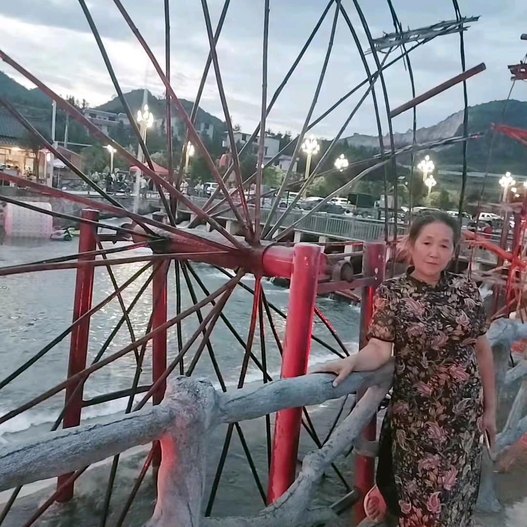 秋水依人