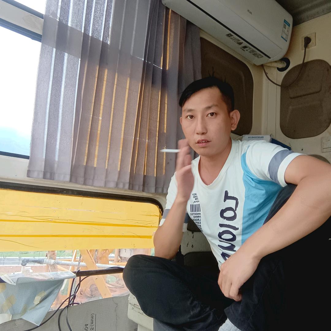 来自于贵州 铜仁沿河 ，温柔的靓仔