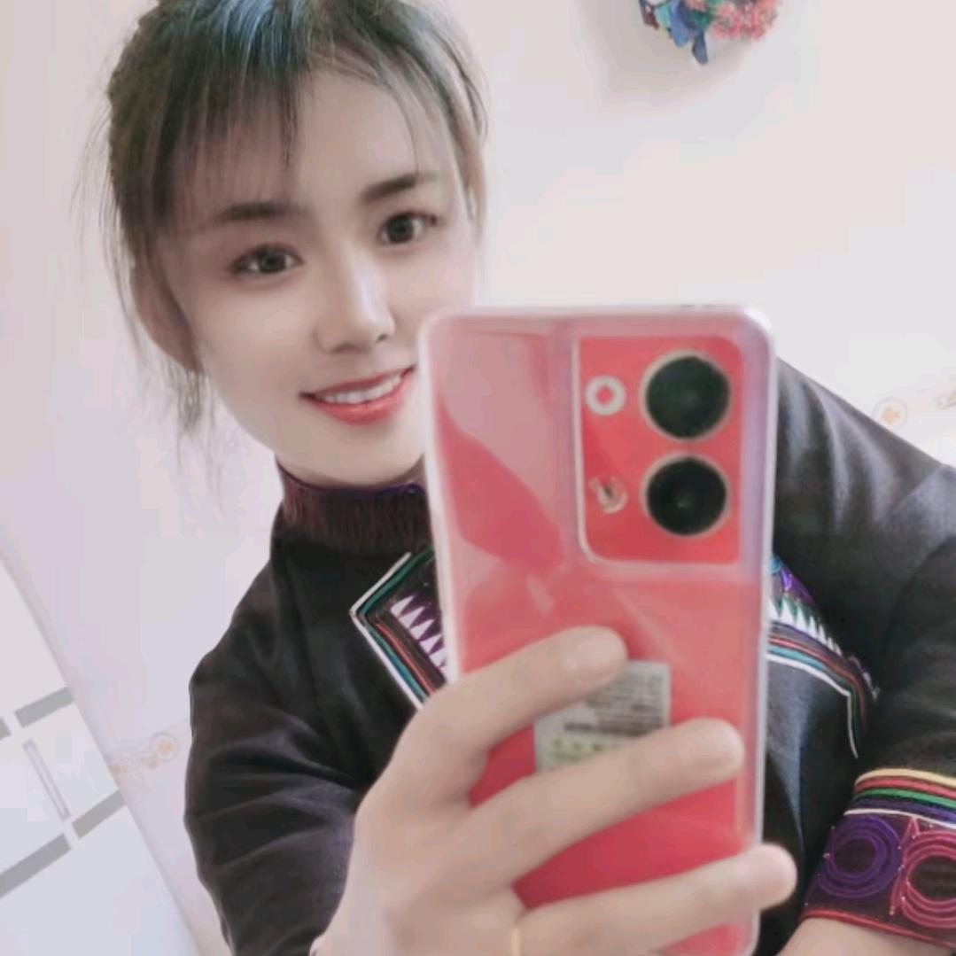 云南哈尼族姑娘