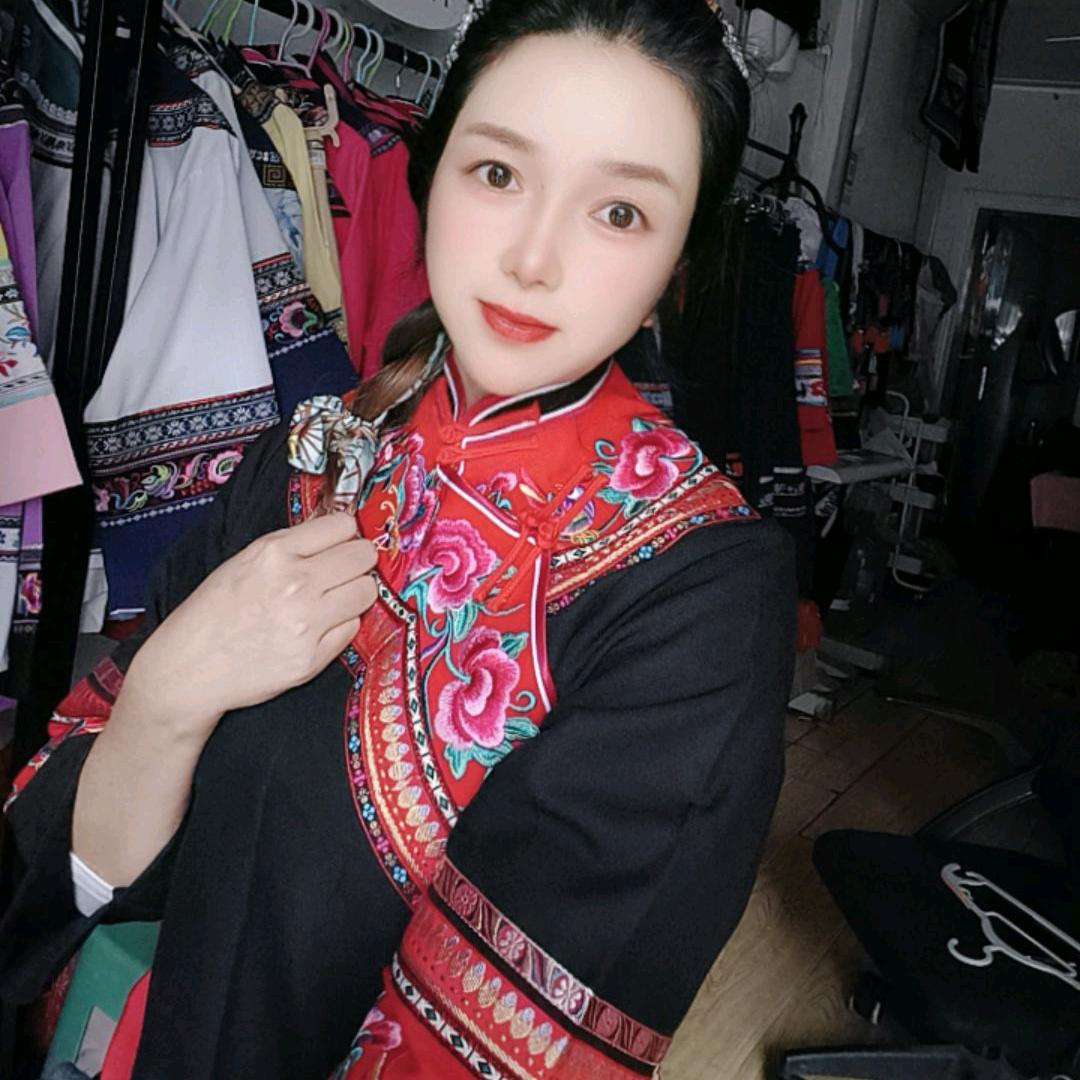 杨洋民族服饰
