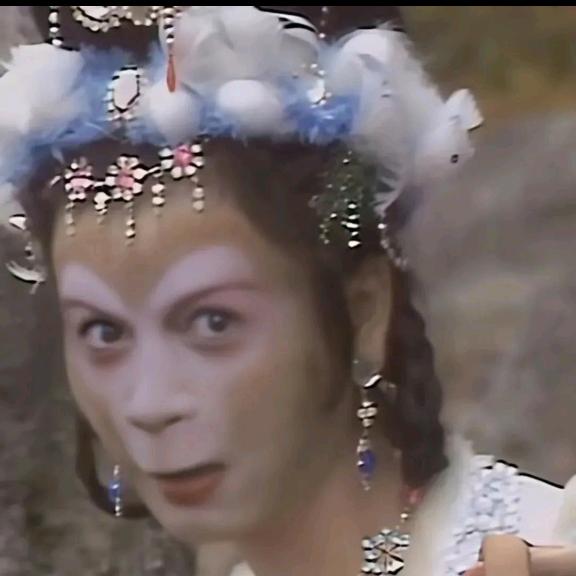 八颗牙齿晒太阳li