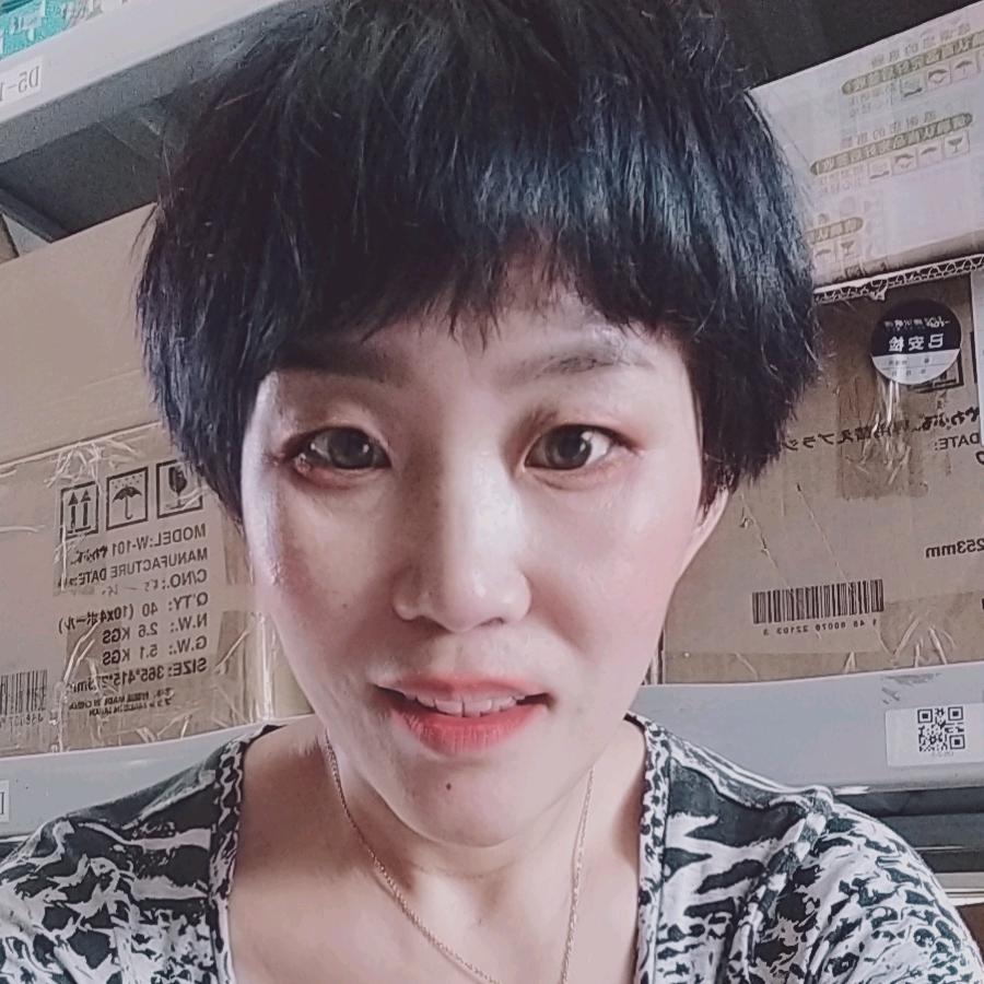 火红的太阳高高挂