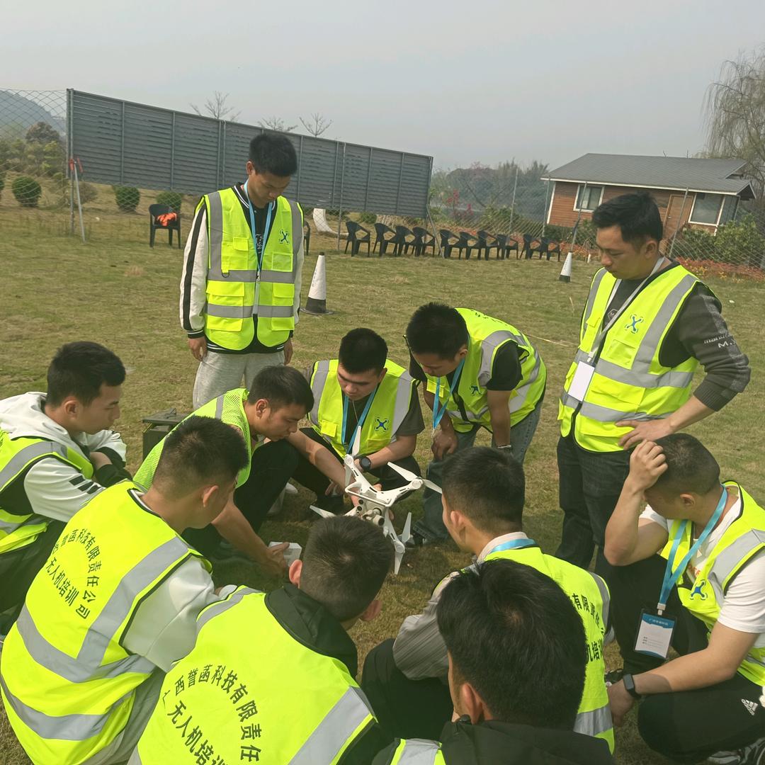 百色市无人机培训骆老师