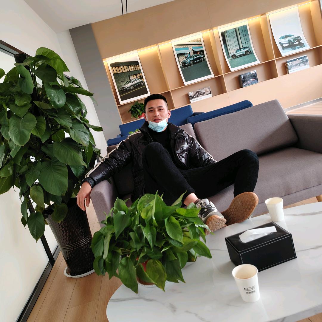 ， 阿     龙 ，