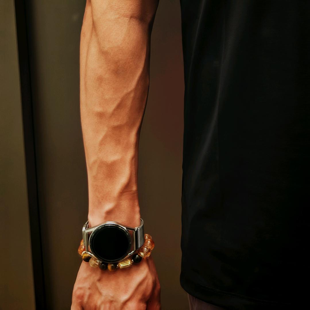 张KK（不练腹肌）