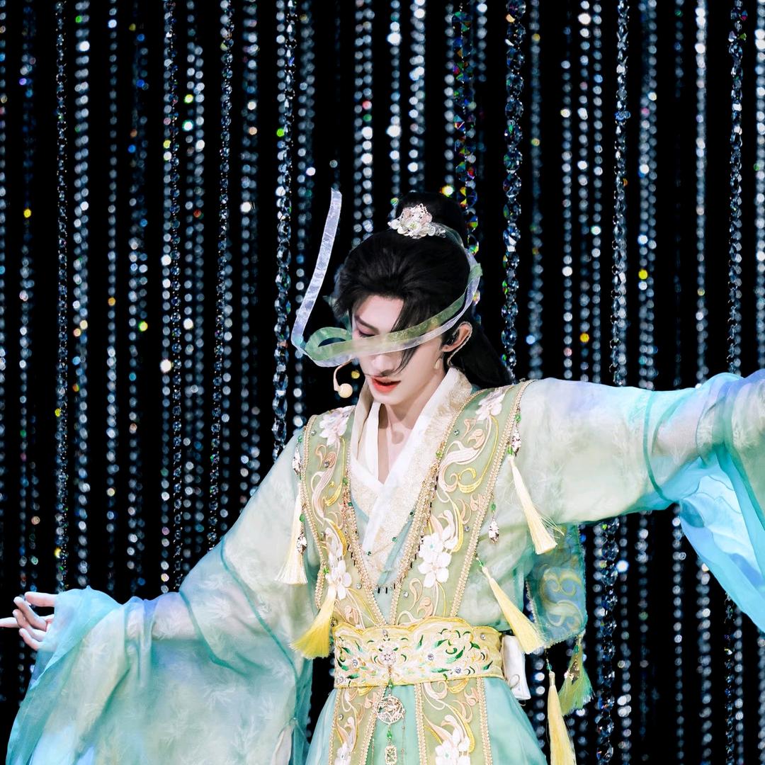 鲨鲨🦈爱吃蟹黄堡