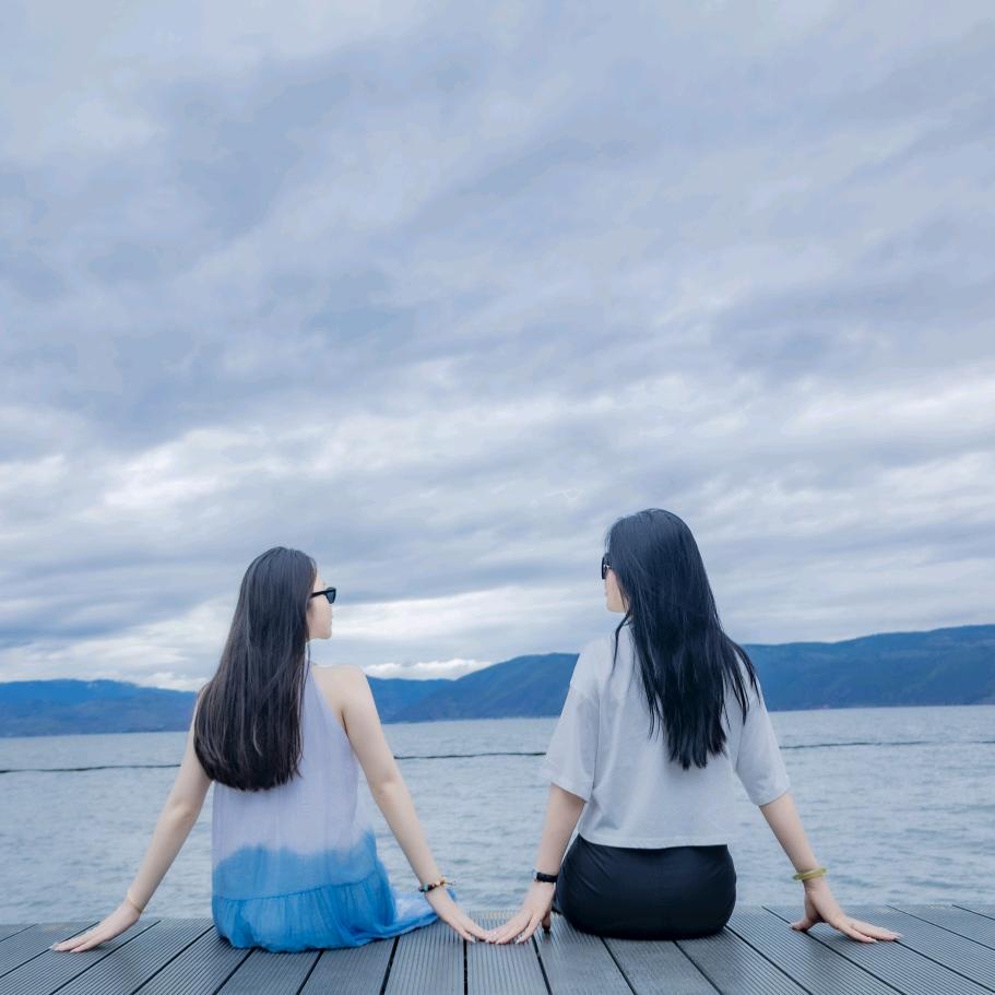 奥美丽亚 一美董红艳