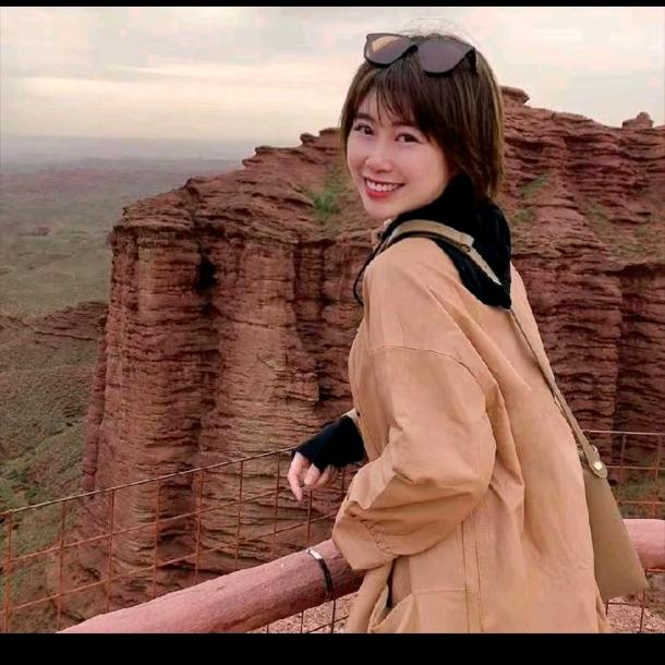 亚楠本楠精致穿搭