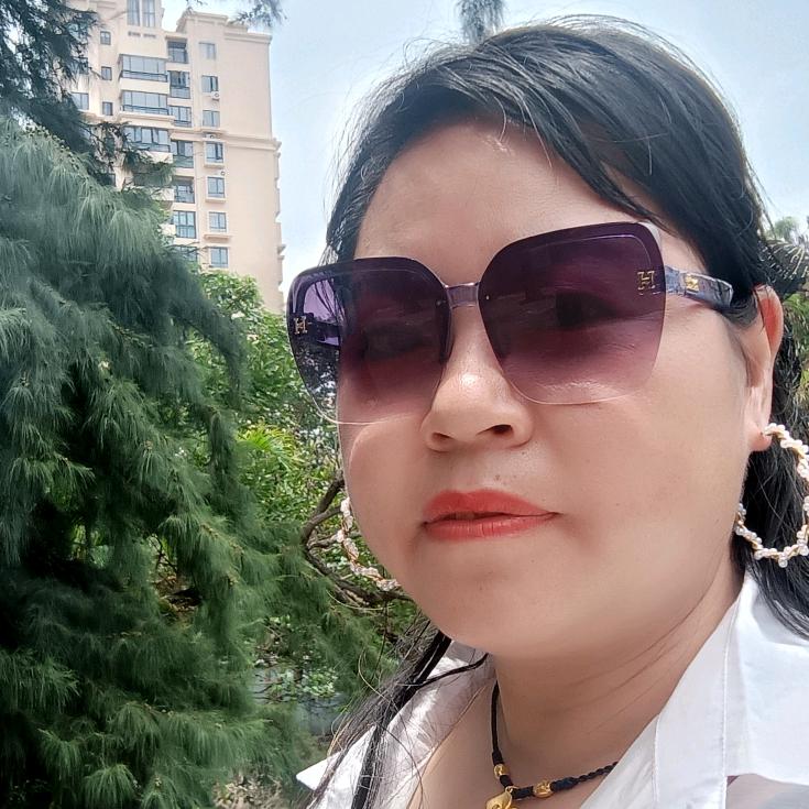 洪梅服装店