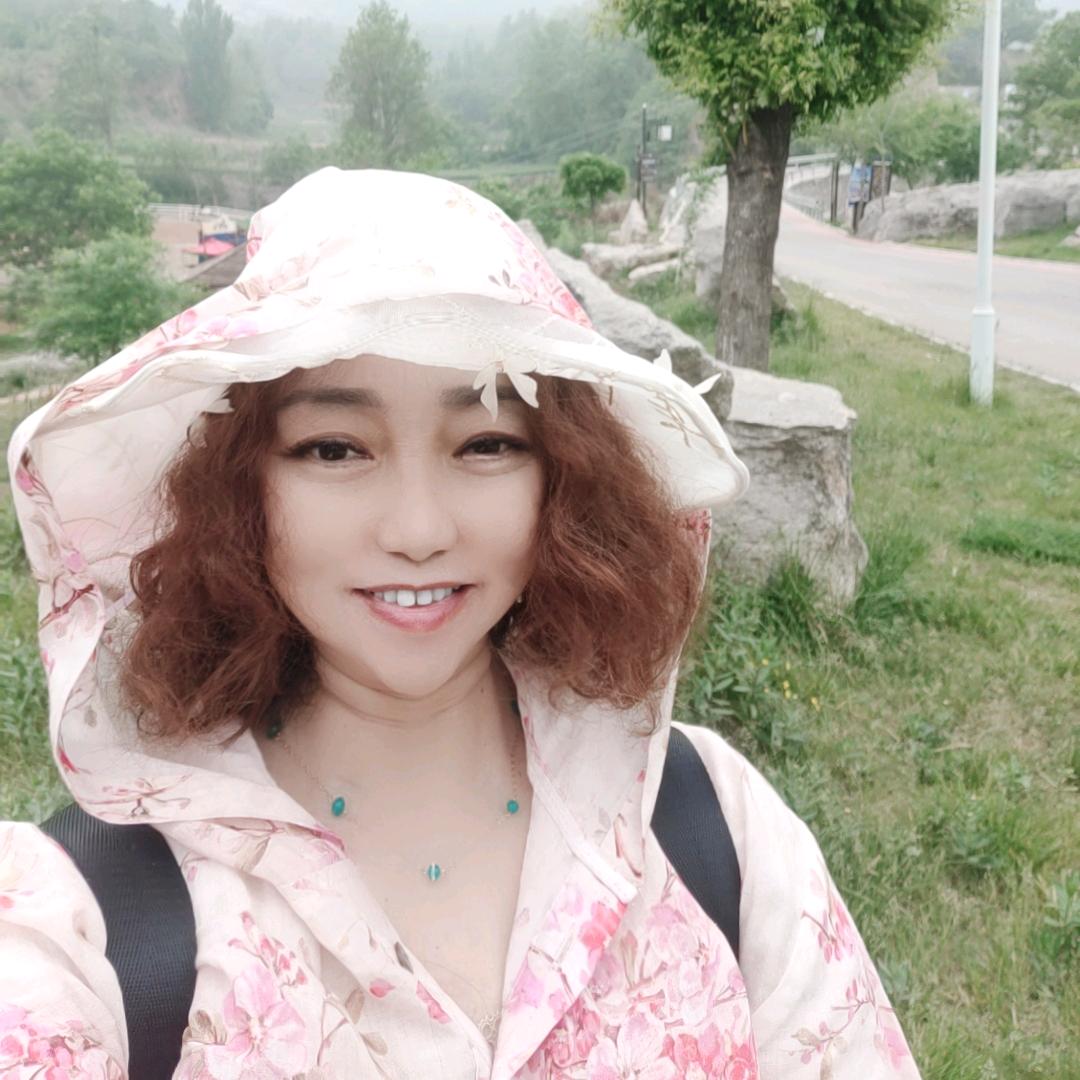 俏佳人美衣玉饰