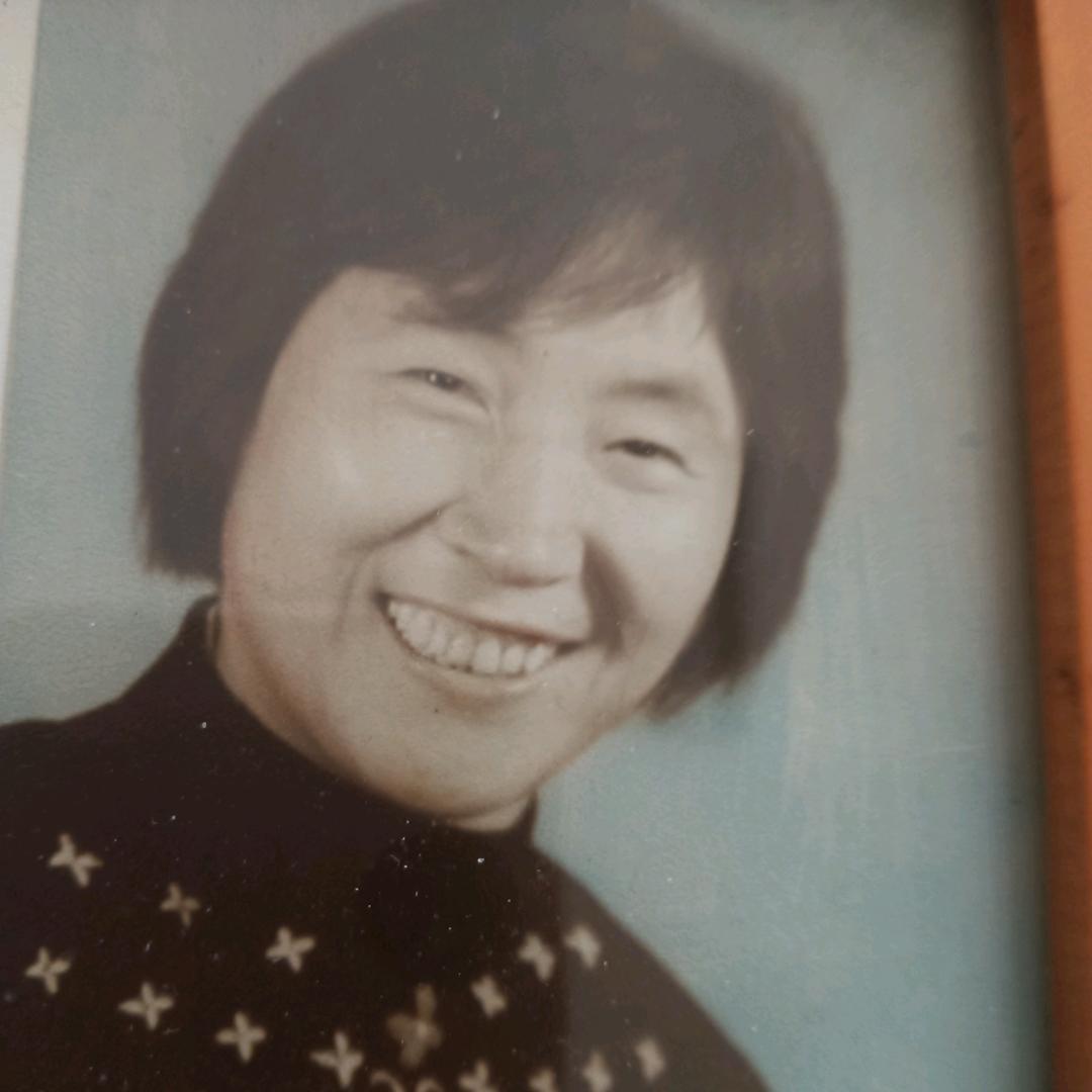 开心的老太太