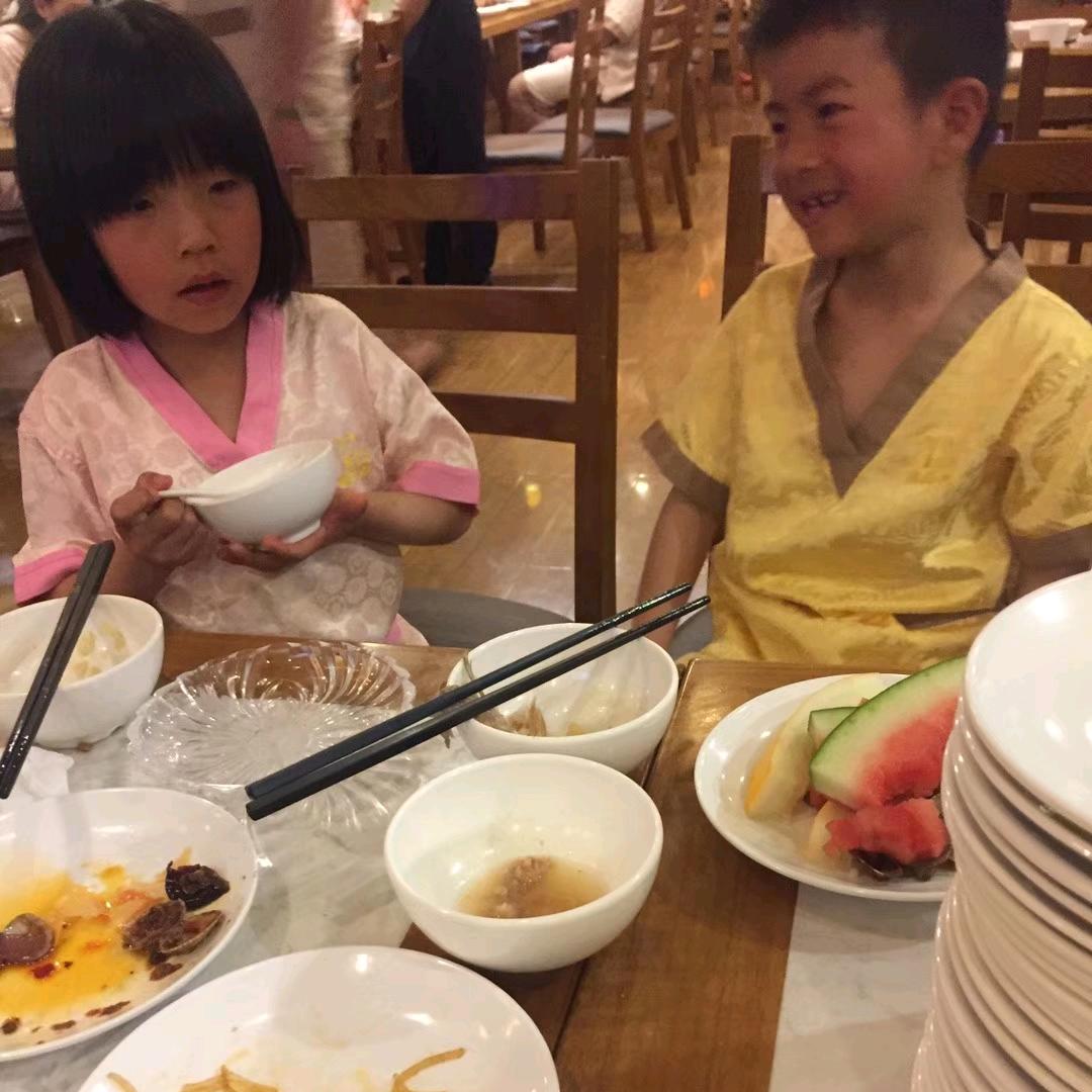 东南亚，云南水果王子韩爷，会泽草莓哥。