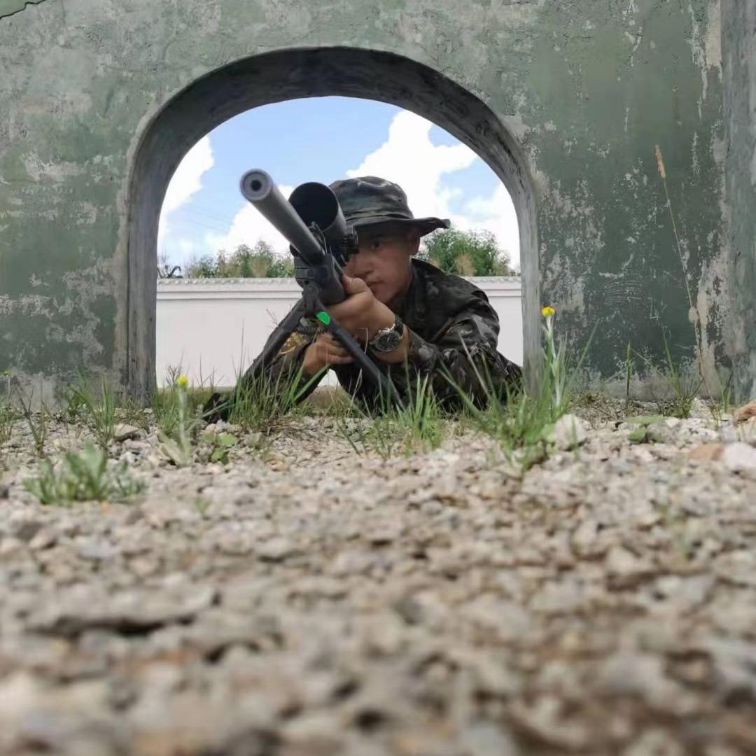 楊盛海、柔软绸小麦秸秆。