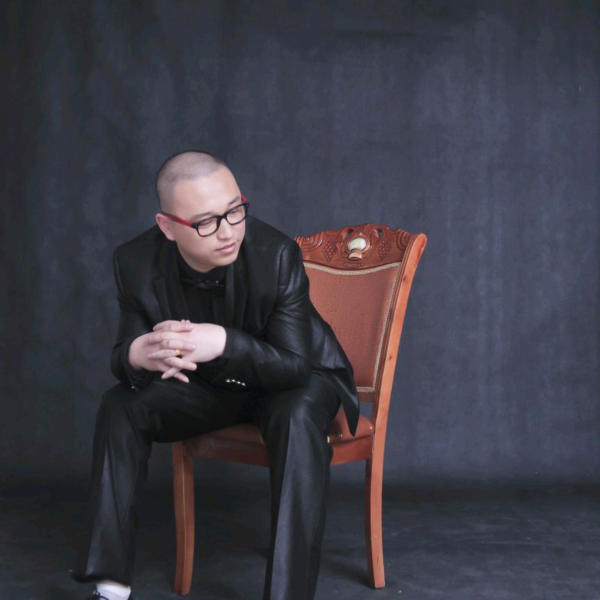 精神小伙靓靓