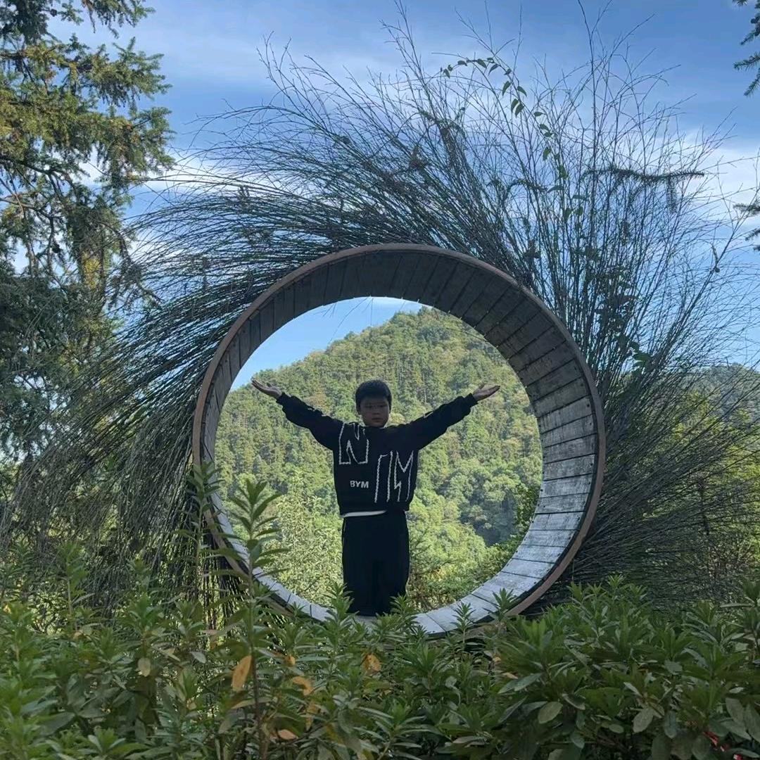颜    倾