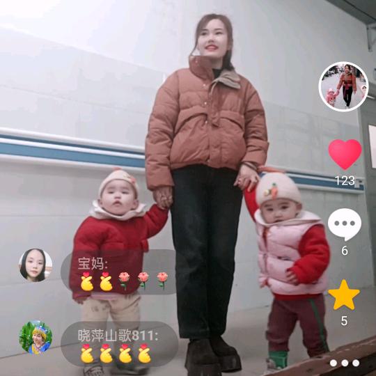 丹丹《双胞胎带娃中》