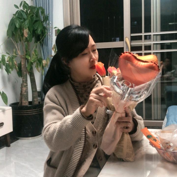 爱笑的漂亮姐姐，运气很好😀😀