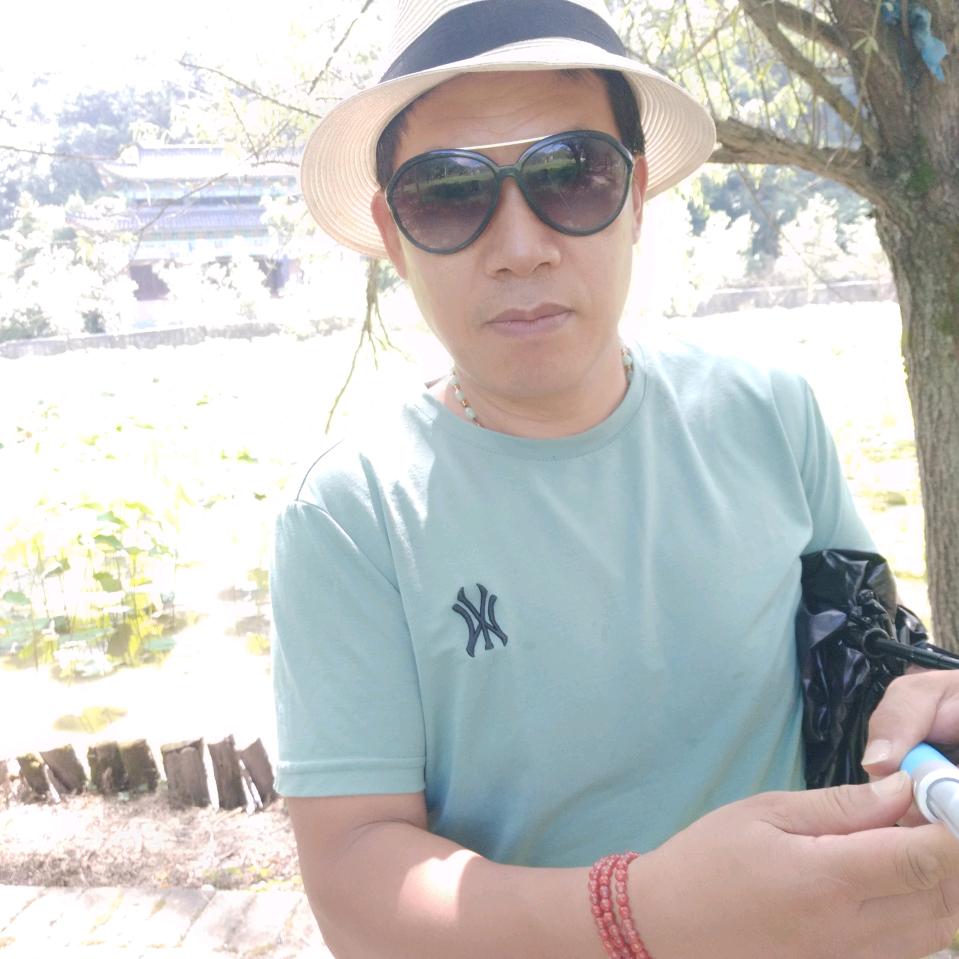 黑黑