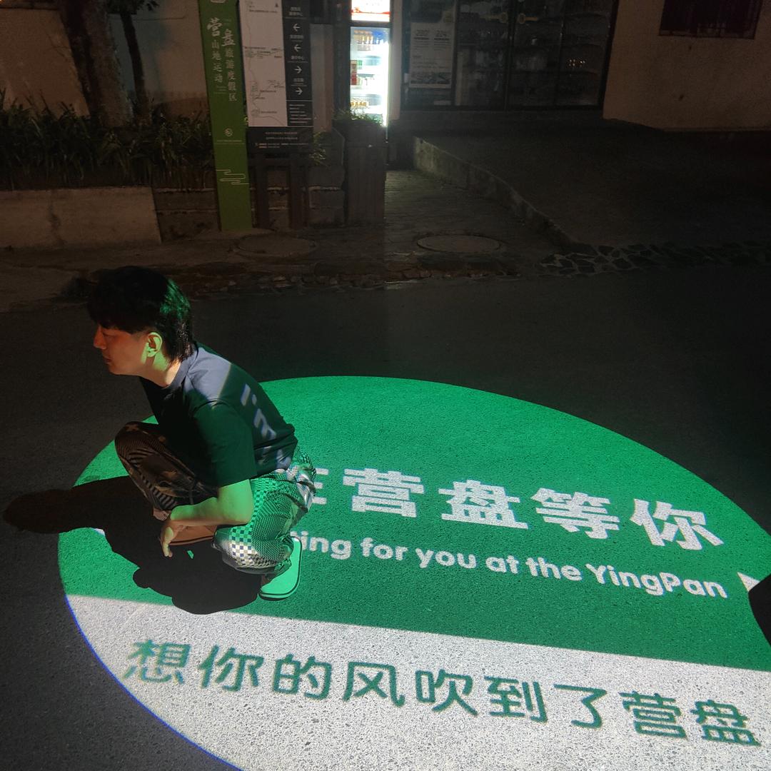 有两只狗一个叫吉祥一个叫如意