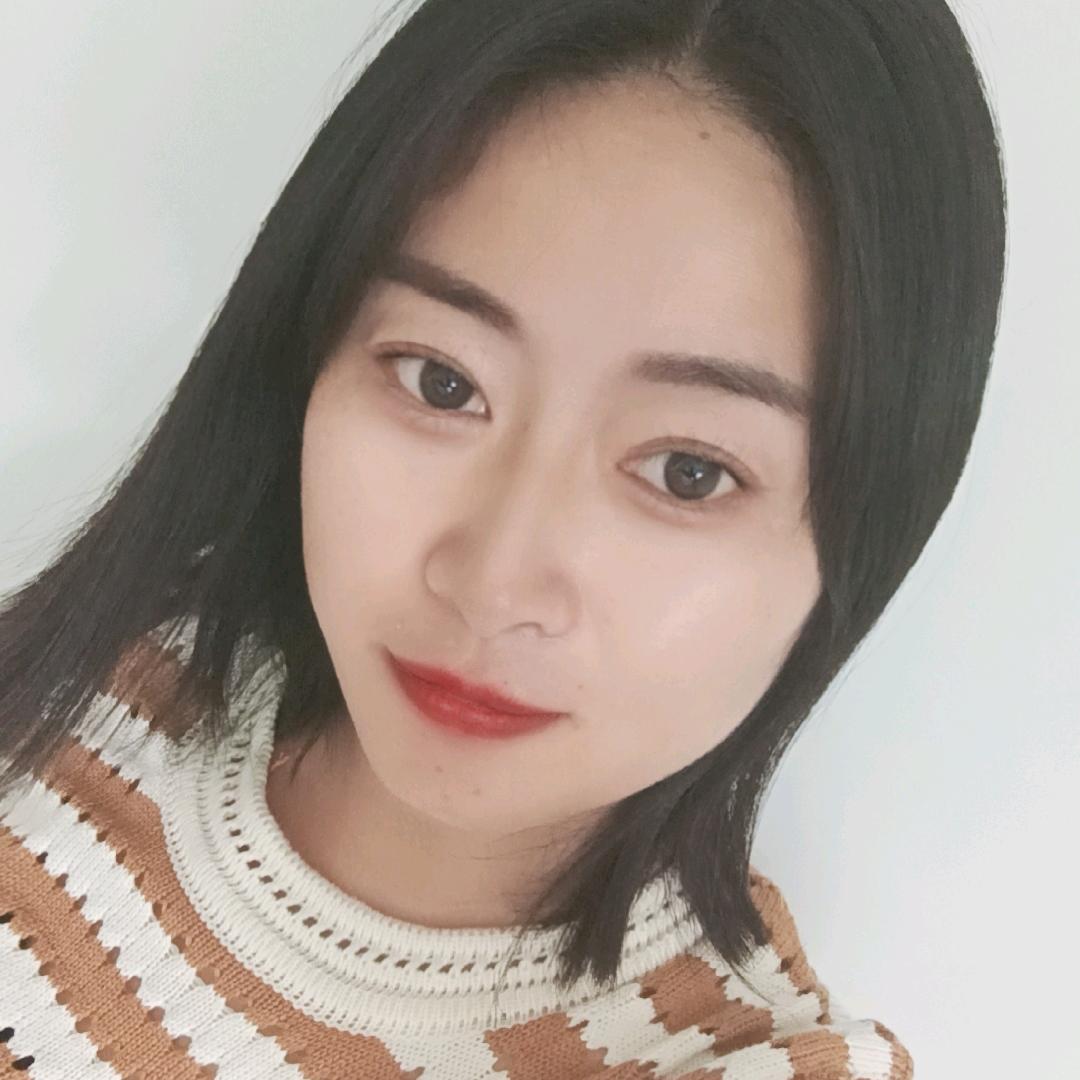 楚楚不可怜养了条小锦鲤