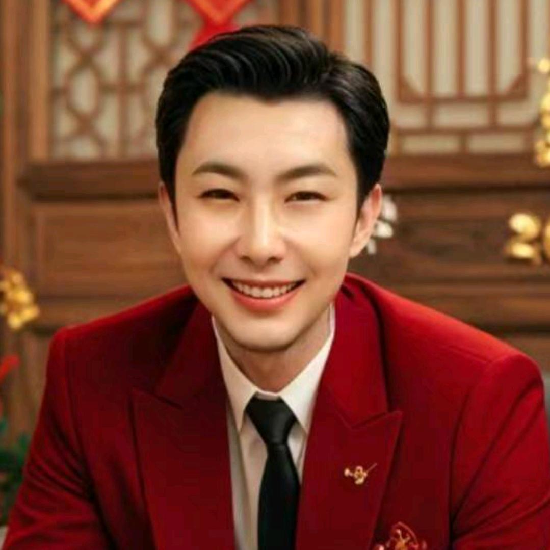 Shan   花🌹好❤️月🌙圆⭕