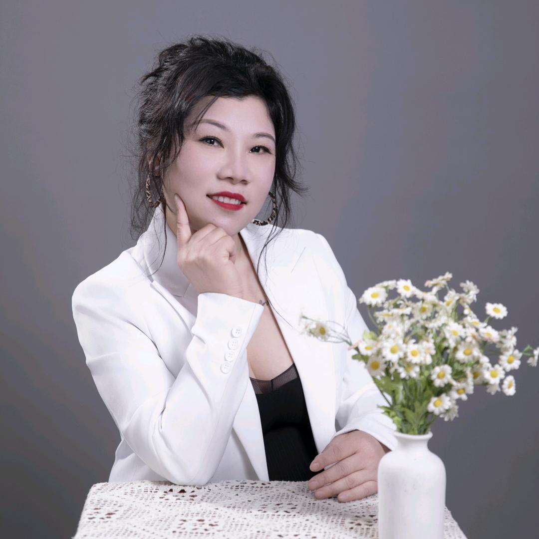 微笑站起来
